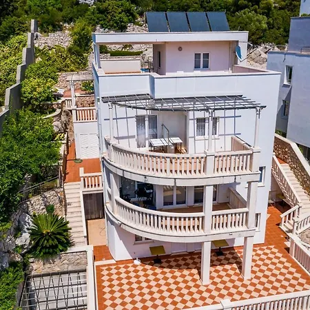 Borna With Free Parking Apartmán