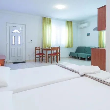 Borna With Free Parking Apartmán *