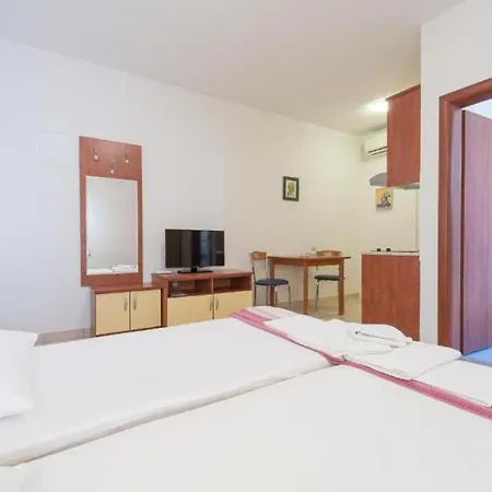 Borna With Free Parking Ragusa