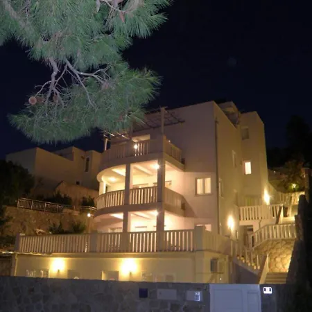 Borna With Free Parking Apartmán