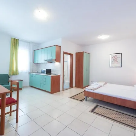 Appartement Borna With Free Parking