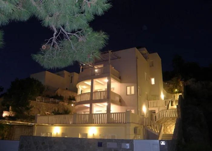 Borna With Free Parking Apartmán