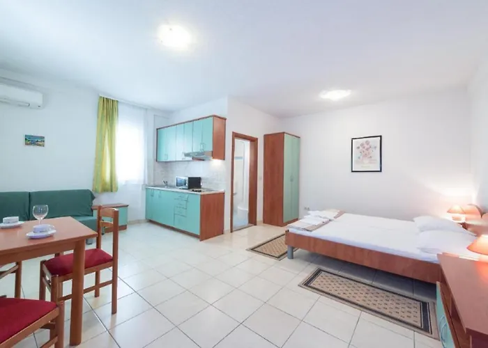 Апартаменты Borna With Free Parking