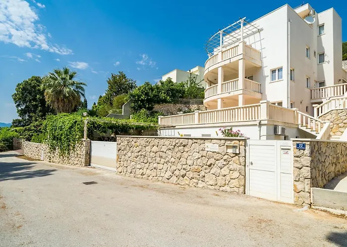 Апартаменты Borna With Free Parking Дубровник