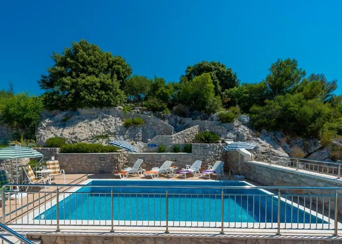 Borna With Free Parking