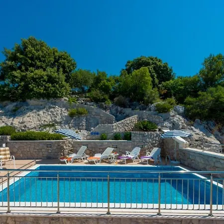 Borna With Free Parking